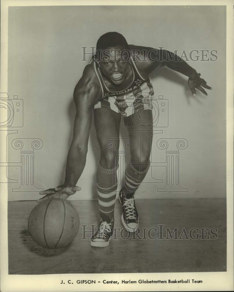 Press Photo J.C. Gipson, Center, Harlem Globetrotter Basketball Team - nop33545