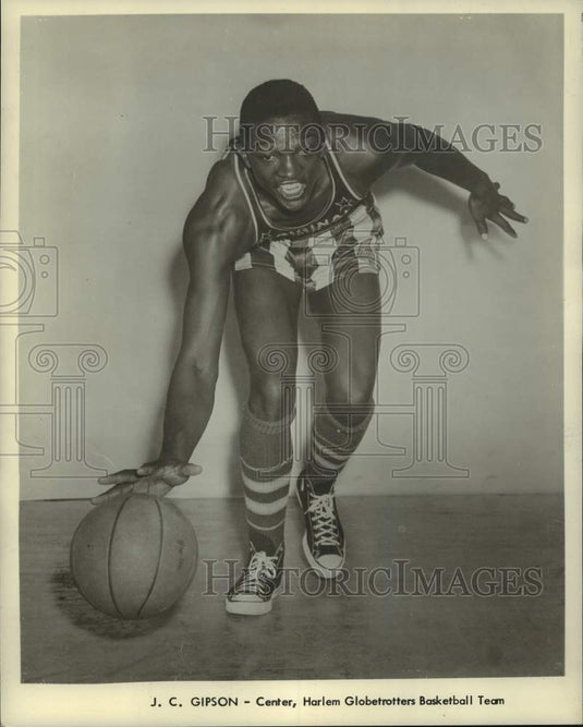 Press Photo J.C. Gipson, Center, Harlem Globetrotter Basketball Team - nop33545