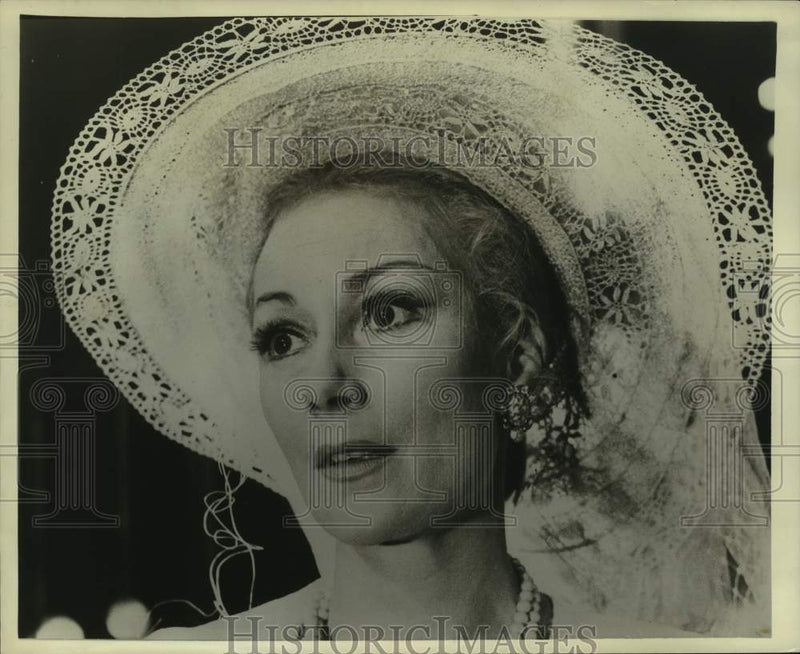 Load image into Gallery viewer, 1973 Press Photo Woman wears hat in closeup portrait - nop34307
