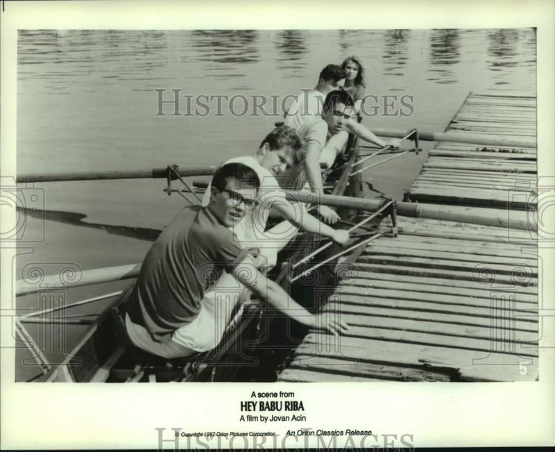 Load image into Gallery viewer, 1987 Press Photo Cast of the movie "Hey Babu Riba" - nop34500
