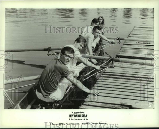 1987 Press Photo Cast of the movie "Hey Babu Riba" - nop34500