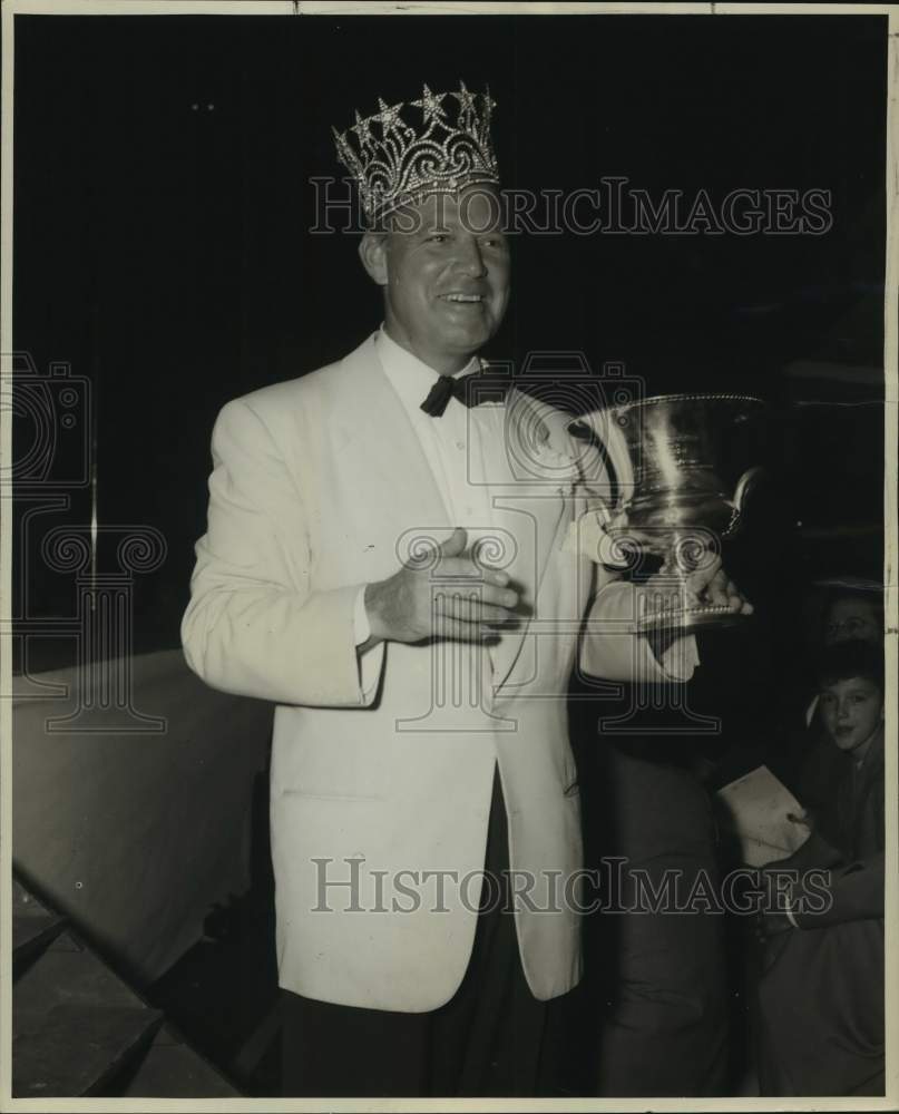 1949 Press Photo Horace Hedit hosts Youth Opportunity Program band contest