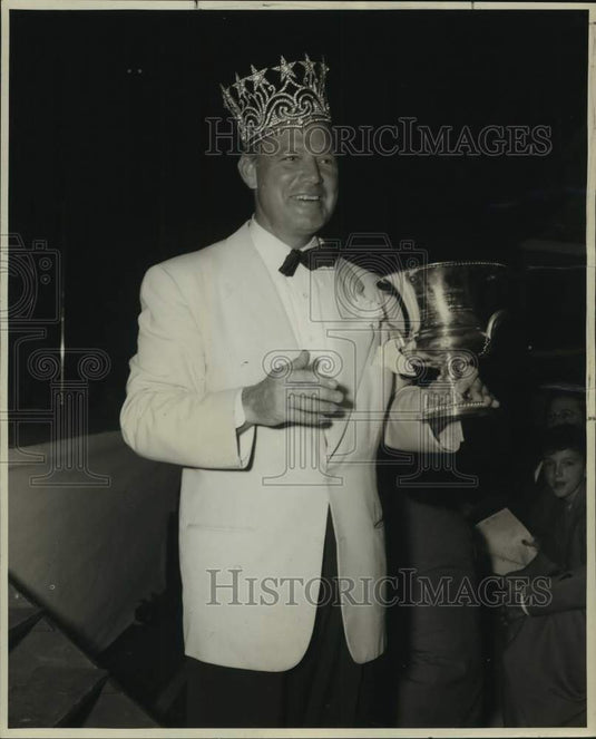 1949 Press Photo Horace Hedit hosts Youth Opportunity Program band contest