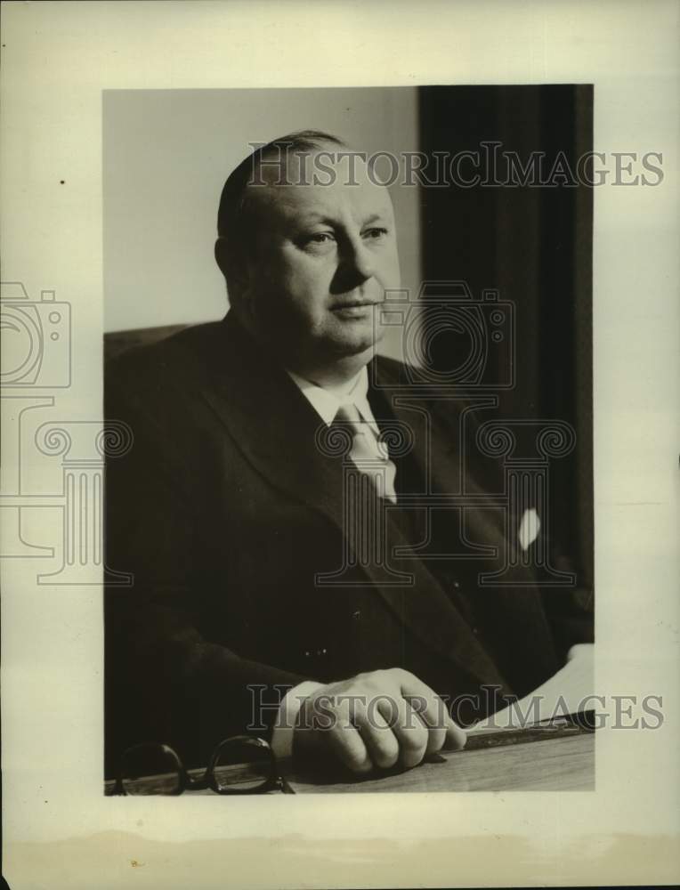 1953 Press Photo Heinrich Hellwege, Minister for Bundesrat Relations - nop34623