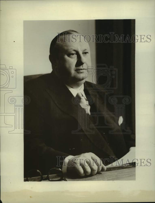 1953 Press Photo Heinrich Hellwege, Minister for Bundesrat Relations - nop34623