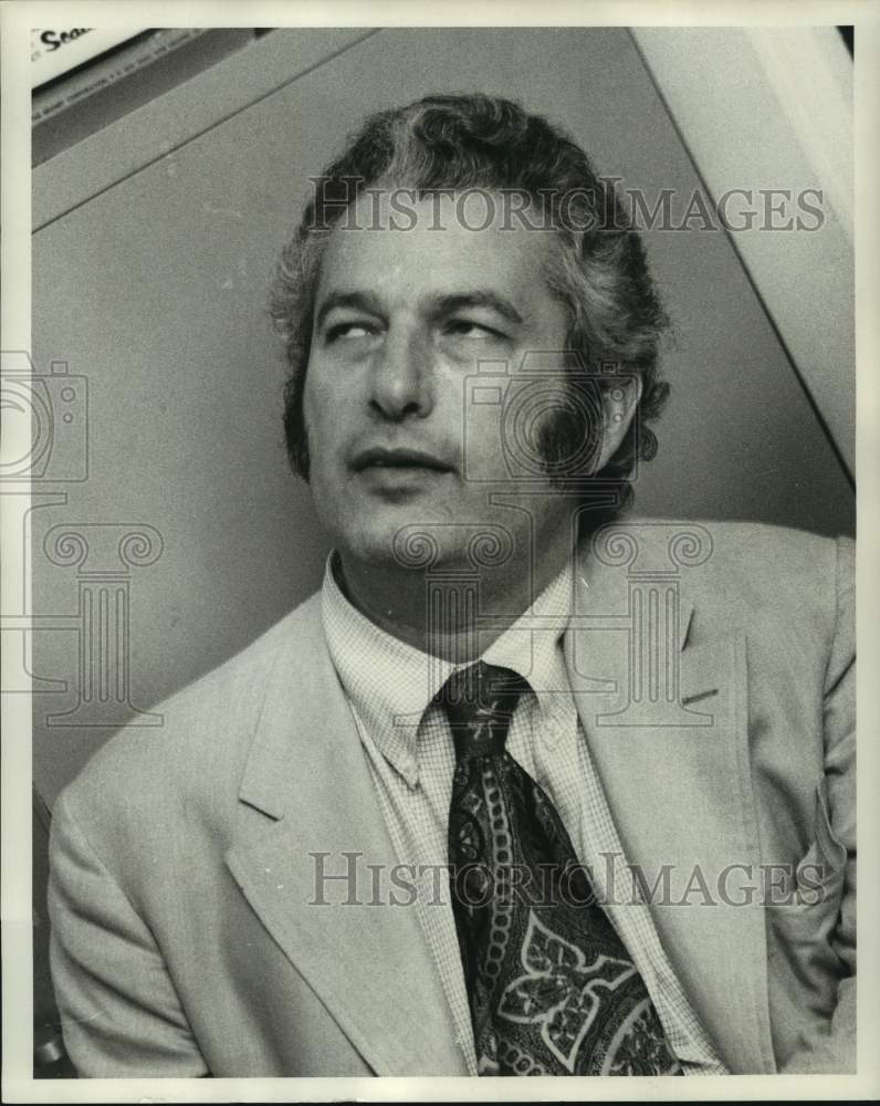 Load image into Gallery viewer, 1970 Press Photo Joseph Heller - nop34634
