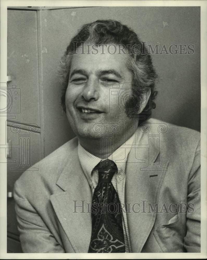Load image into Gallery viewer, 1970 Press Photo Joseph Heller - nop34635
