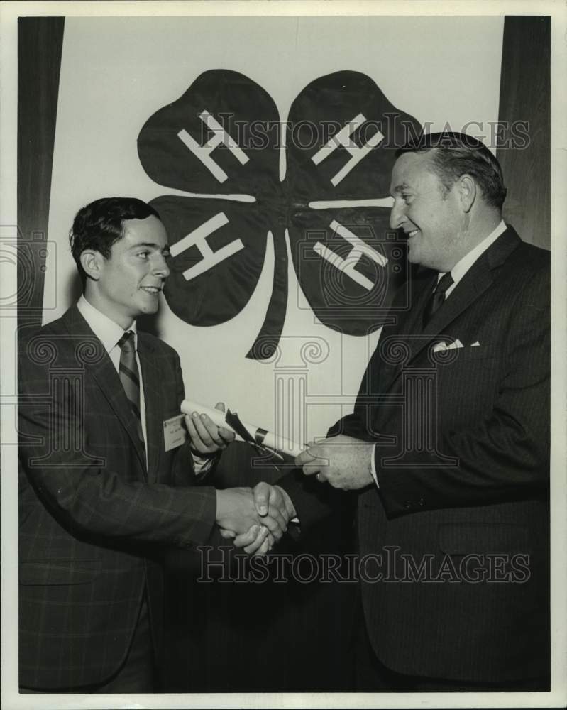 Load image into Gallery viewer, 1969 Press Photo Paul Halphen accepts scholarship certificate from Ben H. Warren
