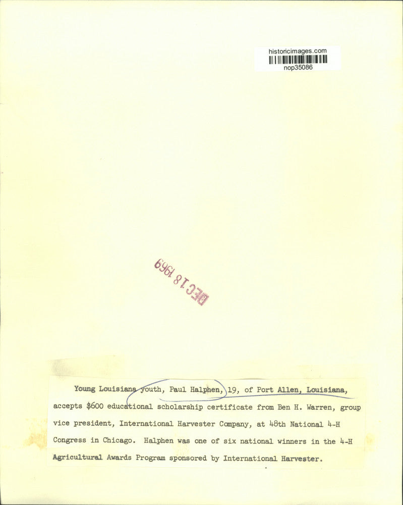 1969 Press Photo Paul Halphen accepts scholarship certificate from Ben H. Warren