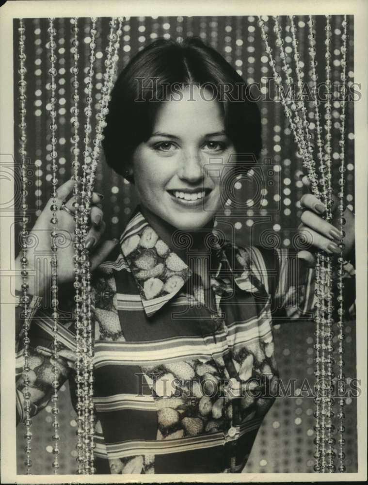 Load image into Gallery viewer, 1979 Press Photo Dorothy Hamill hosts Dorothy Hamill's Corner of the Sky, on ABC
