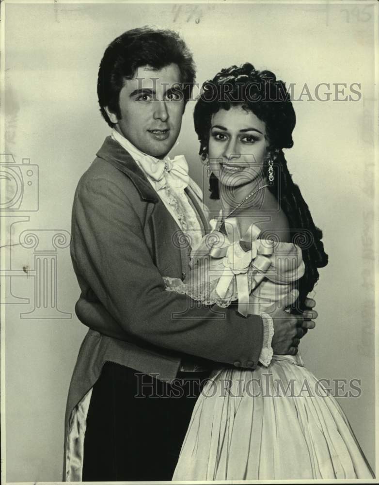 Load image into Gallery viewer, 1981 Press Photo Marianna Christos as Violetta and Jerry Hadley as Alfredo.
