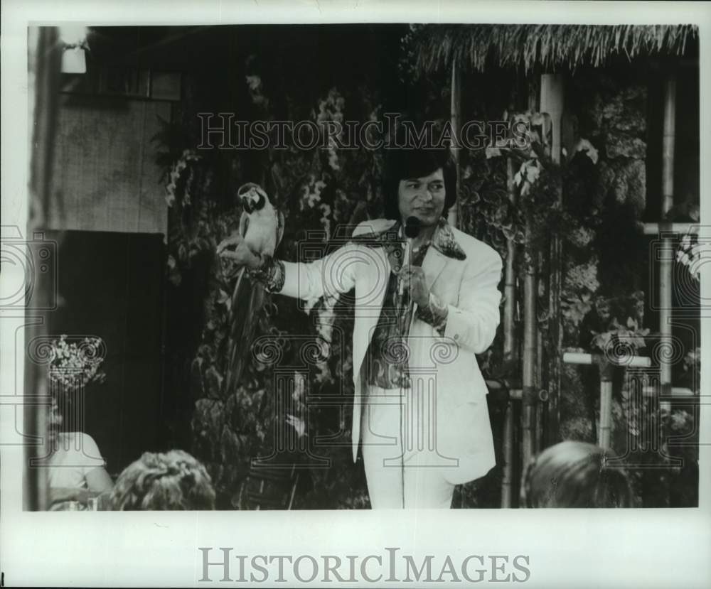 1976 Press Photo Host Don Ho with Lalo in "The Don Ho Show" on ABC Television