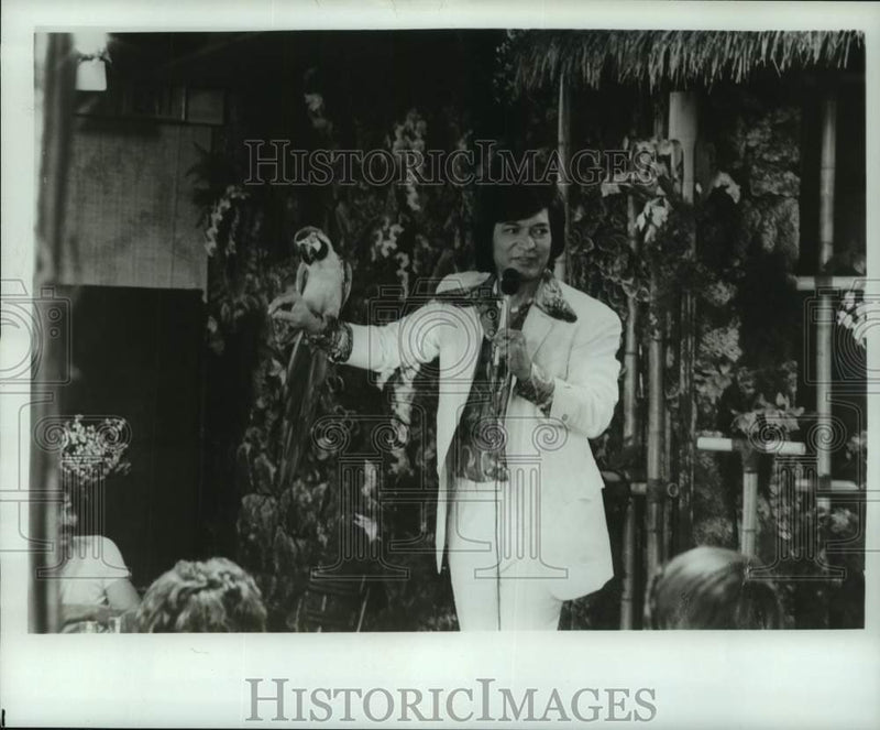 Load image into Gallery viewer, 1976 Press Photo Host Don Ho with Lalo in "The Don Ho Show" on ABC Television
