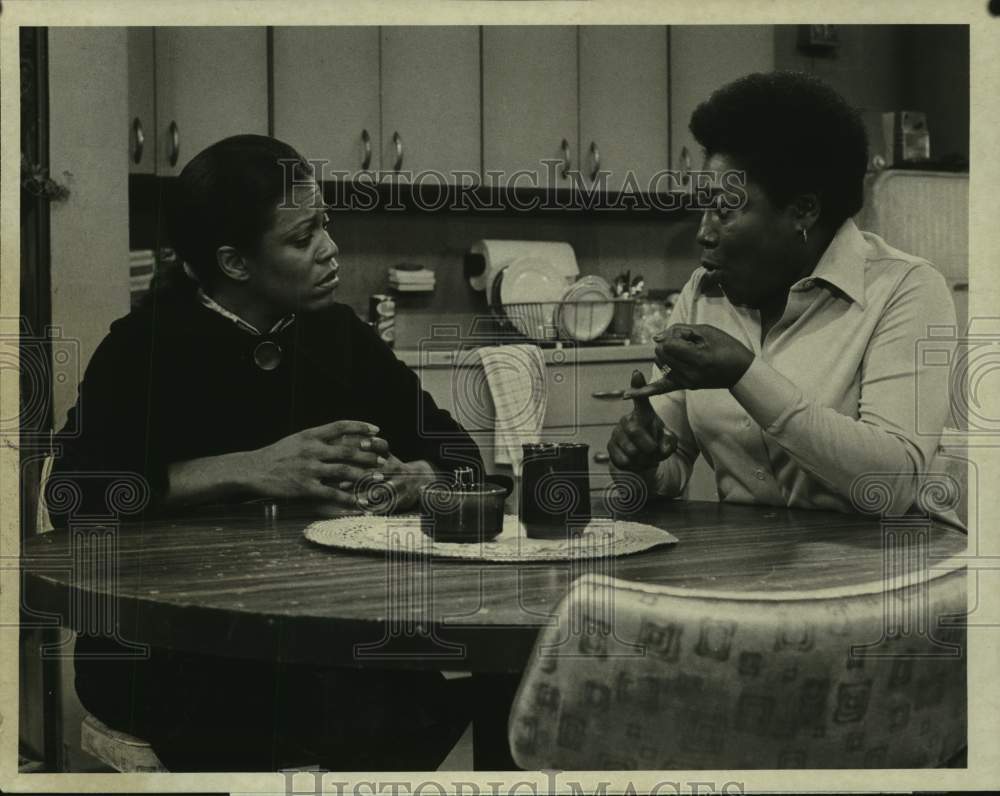 1979 Press Photo Actresses Bebe Drake-Hooks, Esther Rolle in "Good Times" on CBS