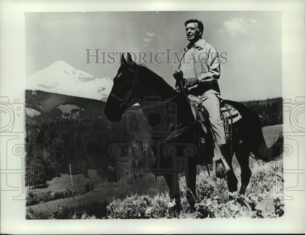 1971 Press Photo Newscaster Chet Huntley rides horse - nop36422