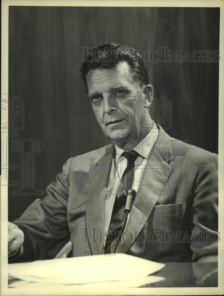 Load image into Gallery viewer, 1962 Press Photo NBC News correspondent Chet Huntley "Chet Huntley Reporting"
