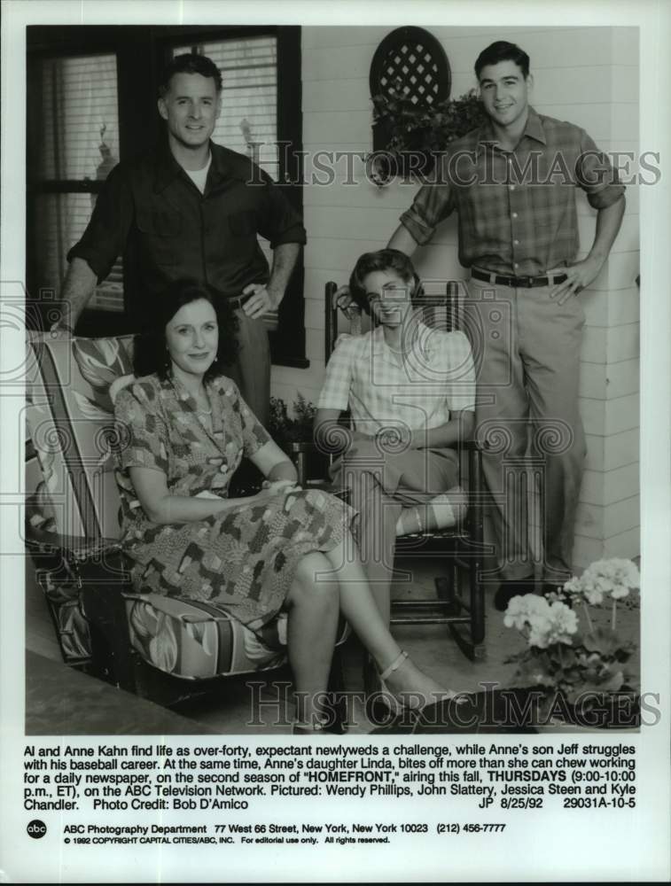 1992 Press Photo Actor Kyle Chandler with co-stars in "Homefront" on ABC-TV