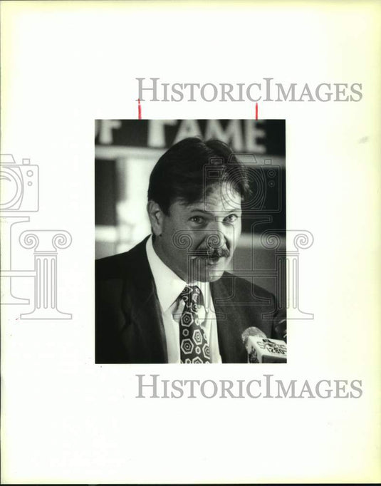 1992 Press Photo John Hill at Saints Hall of Fame ceremony induction, Kenner