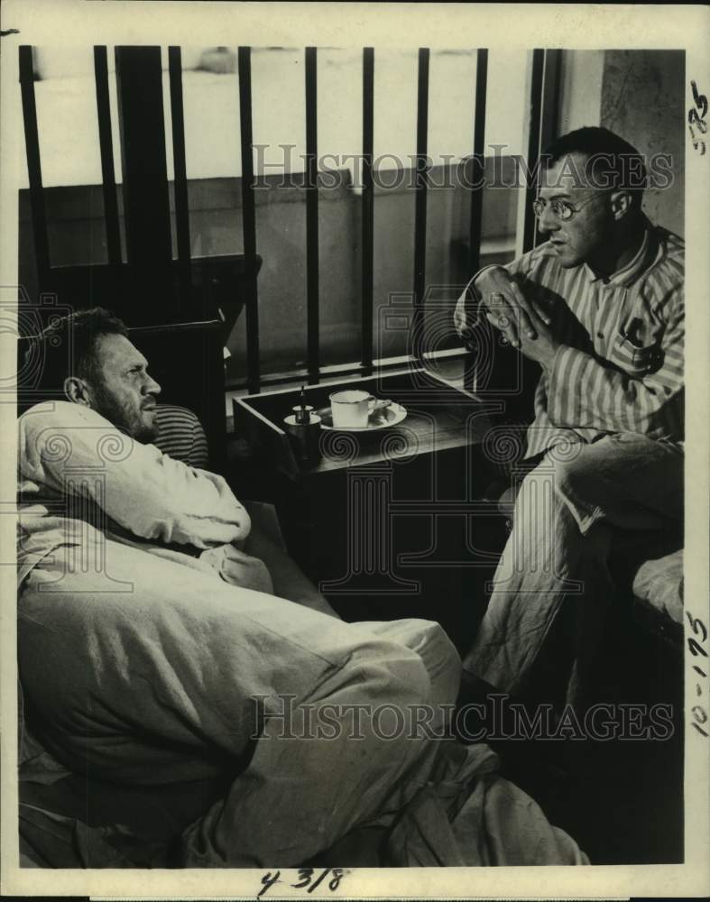 1977 Press Photo Steve McQueen, Dustin Hoffman in &quot;Papillon&quot; airing on CBS- Historic Images