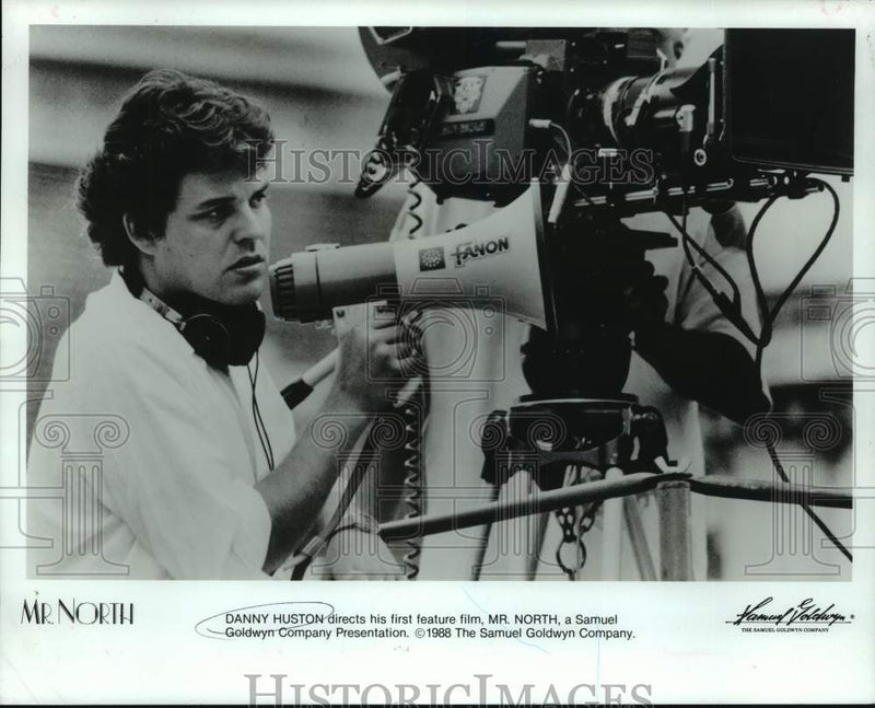 Load image into Gallery viewer, 1988 Press Photo Danny Huston directs his first feature film, "Mr. North"
