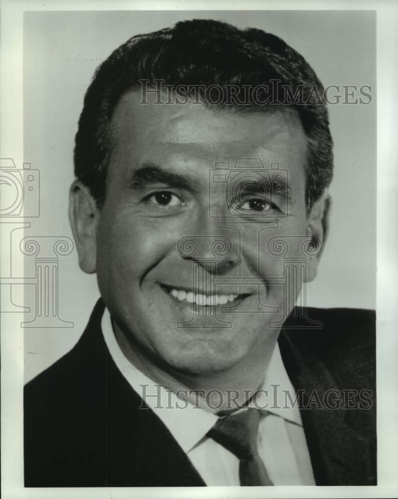 Load image into Gallery viewer, 1968 Press Photo Dennis James, veteran television star hosts "Stars of Tomorrow"

