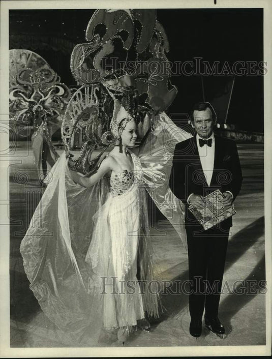1970 Press Photo David Janssen hosts "Highlights of the 1971 Ice Capades" on NBC
