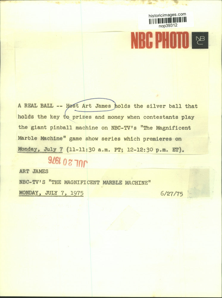 Load image into Gallery viewer, 1975 Press Photo Art James hosts "The Magnificent Marble Machine" on NBC
