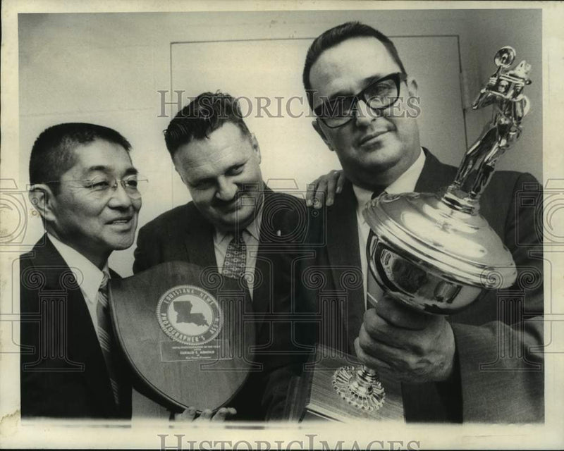 Load image into Gallery viewer, 1970 Press Photo L.N.P.A. Photographer Of The Year Award given at Holiday Inn
