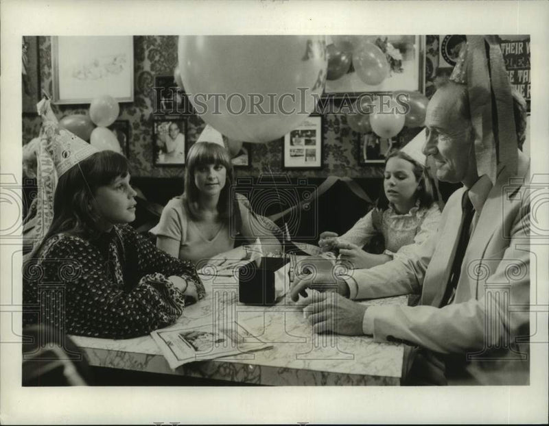 Load image into Gallery viewer, 1980 Press Photo Dana Hill &amp; Michael Currie, "What Are Friends For?" - nop40177
