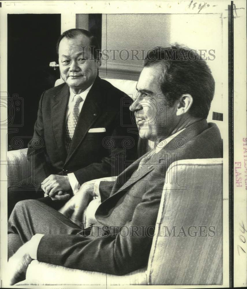Load image into Gallery viewer, 1973 Press Photo President Nixon meets with Tran Van Lam in White House
