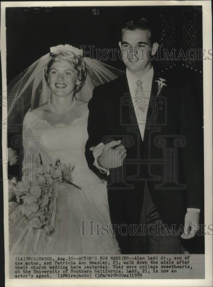 Load image into Gallery viewer, 1959 Press Photo Alan Ladd Jr. with Patricia Ann Beazley in Hollywood wedding
