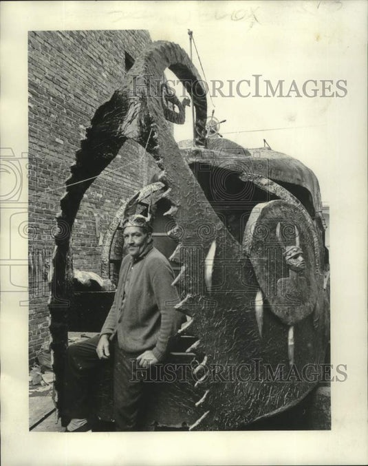 1974 Press Photo Jackson Square artist Dick Jenks with his dragon boat