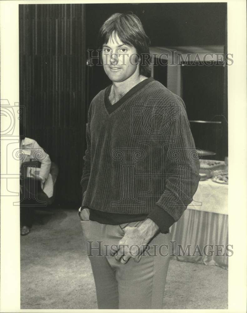 Load image into Gallery viewer, 1979 Press Photo Bruce Jenner, Olympian - nop40897
