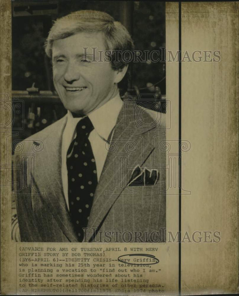 Load image into Gallery viewer, 1974 Press Photo Merv Griffin, celebrating his 25th year in television
