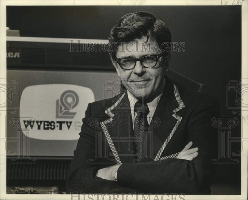 Load image into Gallery viewer, 1978 Press Photo Mel Leavitt, WYES-TV broadcast journalist - nop41407
