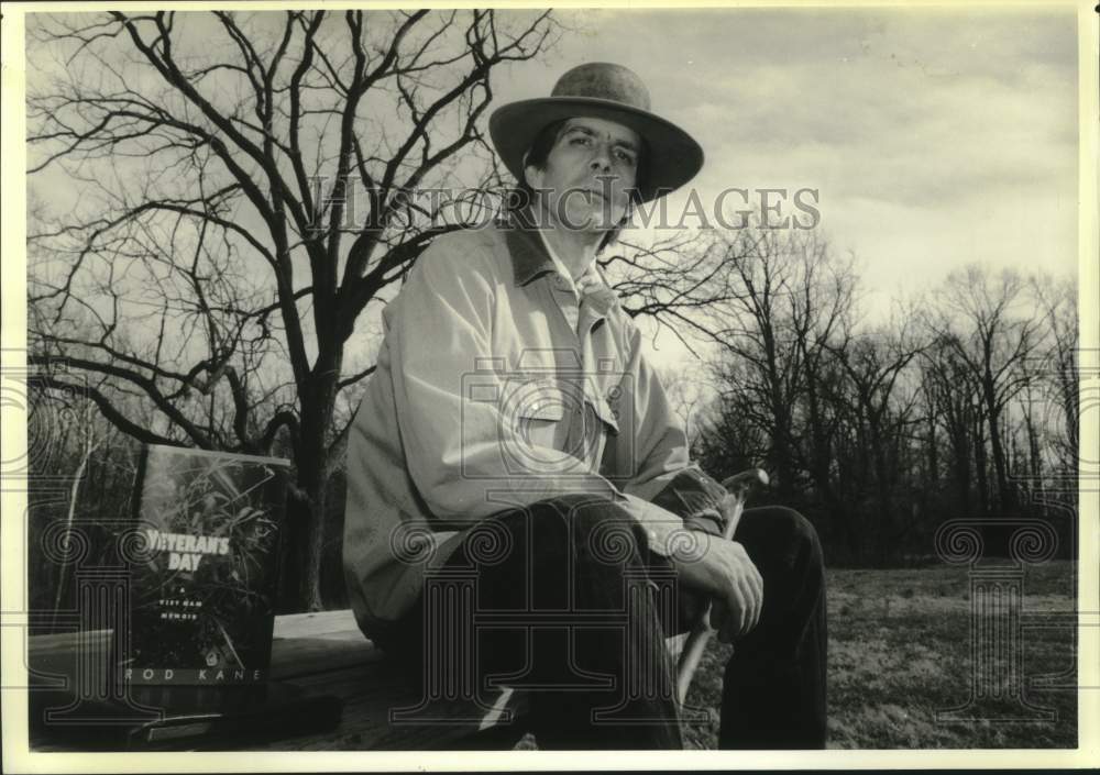1990 Press Photo Rod Kane, author of &quot;Veteran&#39;s Day&quot; - nop41618