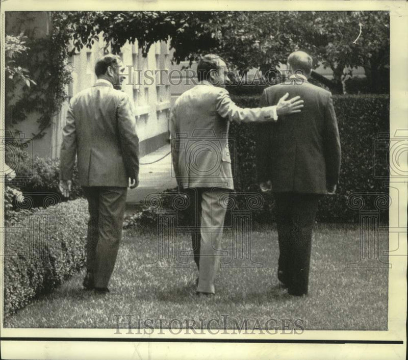 Load image into Gallery viewer, 1973 Press Photo President Nixon &amp; Defense Secretary Melvin Laird In Washington
