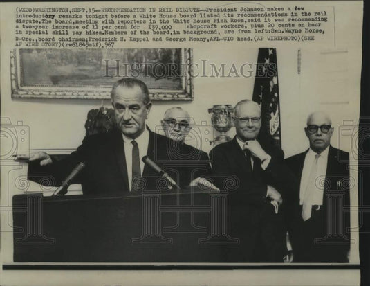 1967 Press Photo President Johnson attends White House meeting on rail disputes