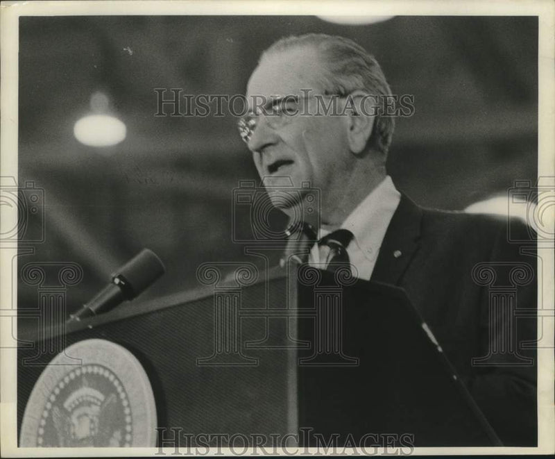 Load image into Gallery viewer, 1967 Press Photo President Lyndon Baines Johnson visits New Orleans - nop41742

