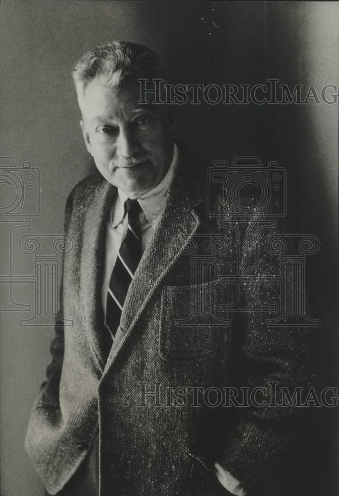 Load image into Gallery viewer, 1967 Press Photo MacKinlay Kantor won Pulitzer Prize for his novel Andersonville
