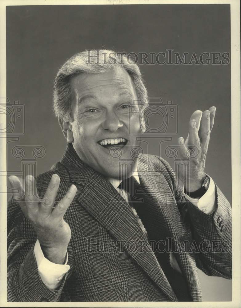 Load image into Gallery viewer, 1984 Press Photo Tom Kennedy, host of "Body Language" on CBS Network - nop41858
