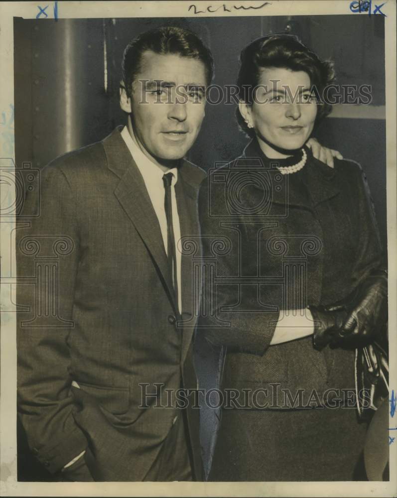Load image into Gallery viewer, 1956 Press Photo Mr. and Mrs. Peter Lawford at Union Passenger Terminal
