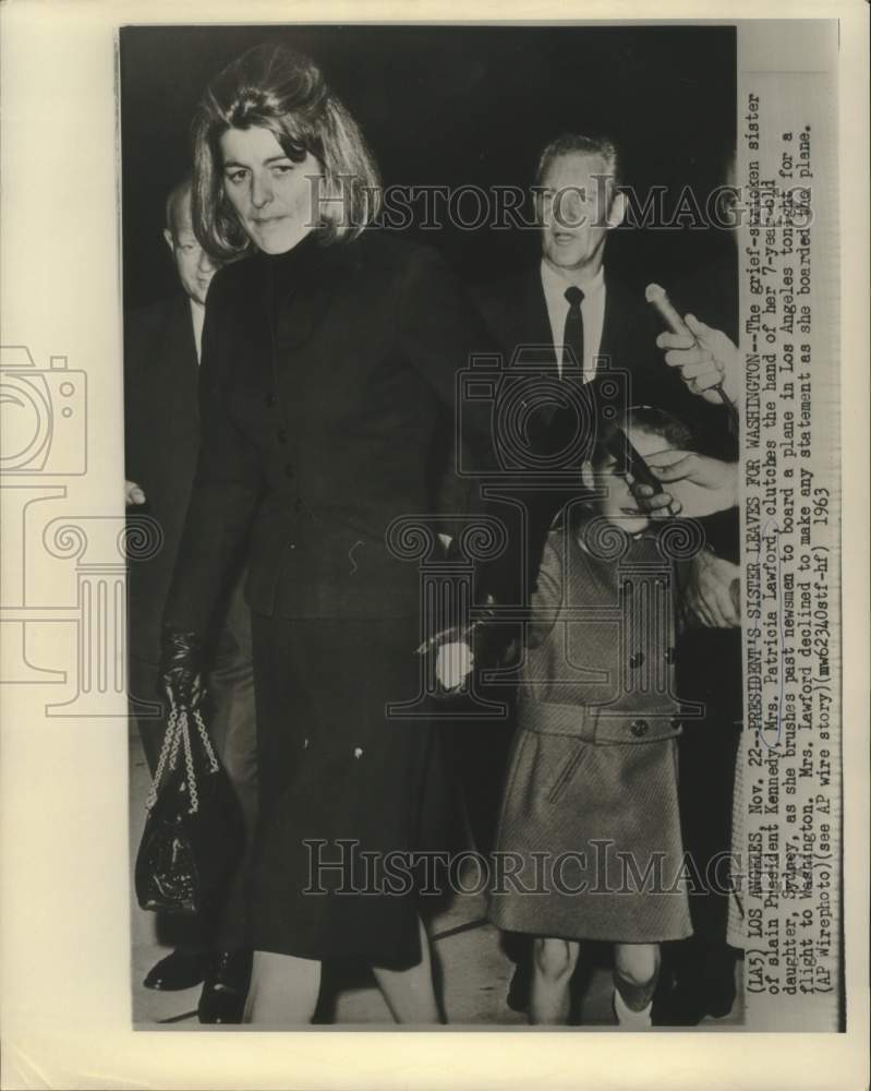 Load image into Gallery viewer, 1963 Press Photo Mrs. Patricia Lawford, daughter Sydney in Los Angeles
