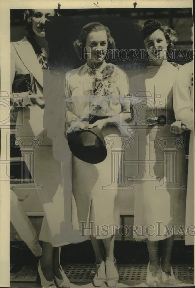 Load image into Gallery viewer, 1936 Press Photo Eleanor Holm Jarrett-Olympic swimmer - nop42151
