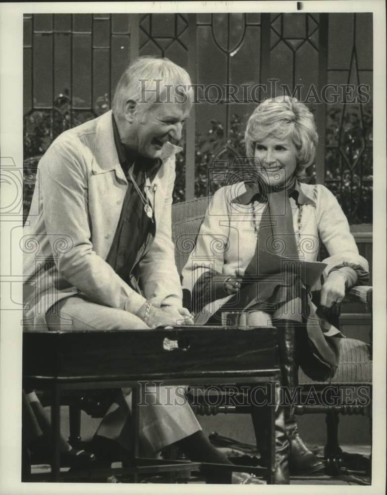 Load image into Gallery viewer, 1978 Press Photo Kelly Lange host of Emergency! and panel guest Bobby Troup
