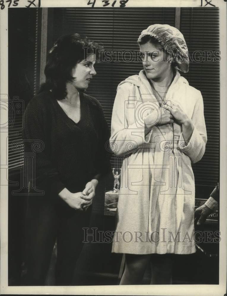 Load image into Gallery viewer, 1979 Press Photo Cast of the "Stockard Channing In Just Friends" - nop42270
