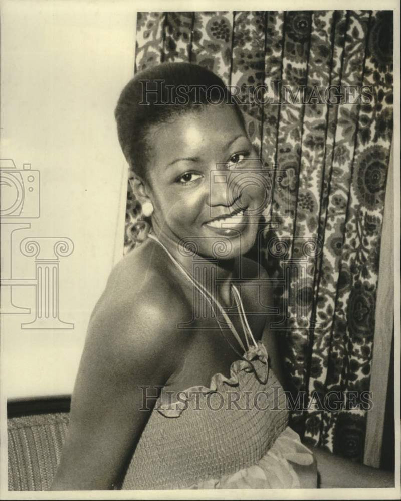 Load image into Gallery viewer, 1977 Press Photo Twanna Kilgore, Chicago, Illinois, Miss Black America
