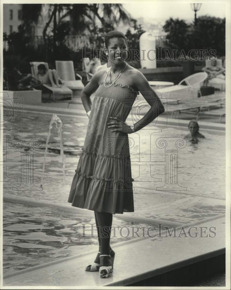 Load image into Gallery viewer, 1977 Press Photo Twanna Kilgore, standing by the pool - nop42470
