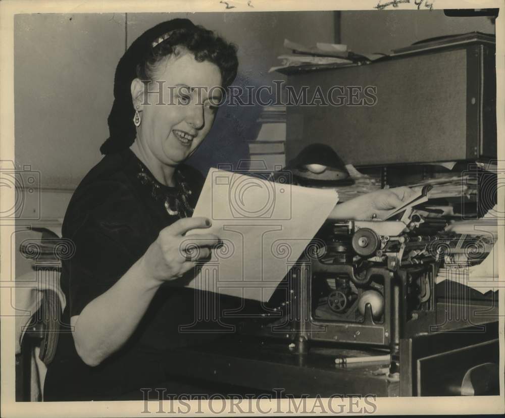 1957 Press Photo Mrs. Evelyn Sorile Kennedy, WDSU-TV Continuity editor