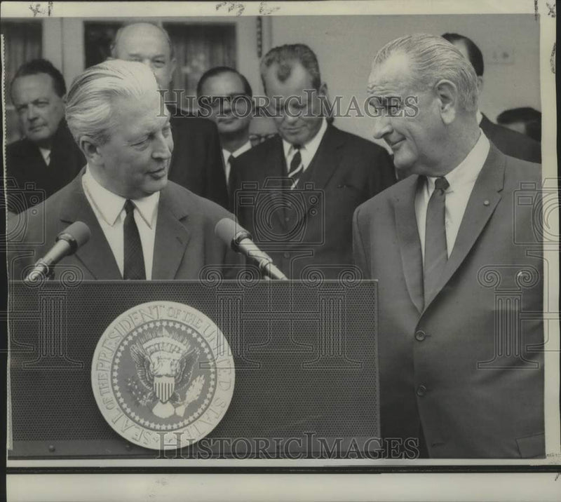 Load image into Gallery viewer, 1967 Press Photo Chancellor Kurt Kiesinger at White House press conference
